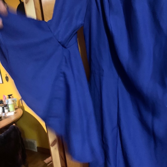 Beautiful dress never worn size 6. - Picture 3 of 5